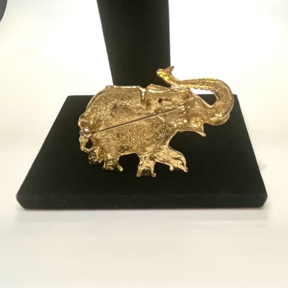 Vintage Gold Elephant Brooch with Rhinestones. - Picture 3 of 5